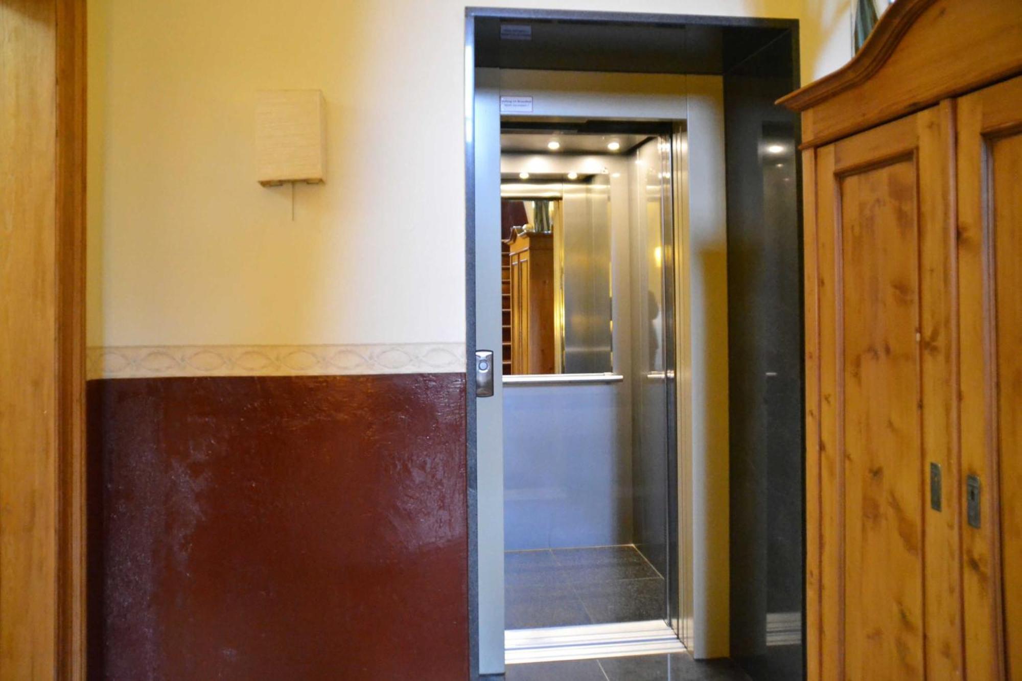 גובן Hermann Hotel Bar מראה חיצוני תמונה